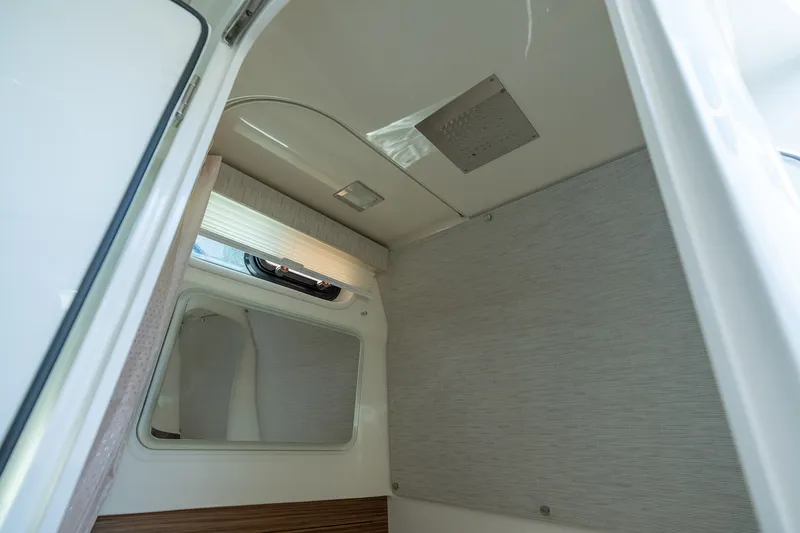 Slide: The Image of Boston Whaler 420 Outrage 2025 - 44