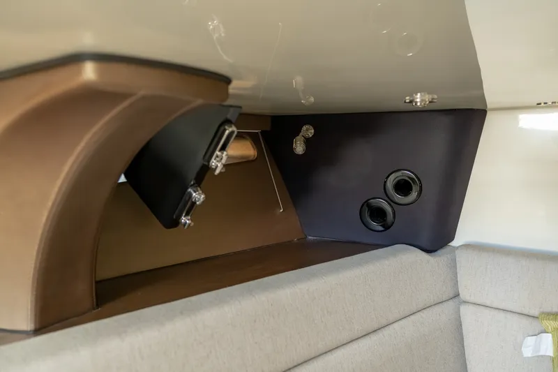 Slide: The Image of Boston Whaler 420 Outrage 2025 - 45