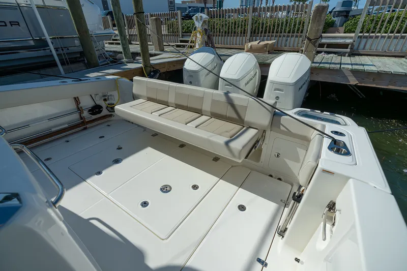 Slide: The Image of Boston Whaler 420 Outrage 2025 - 52