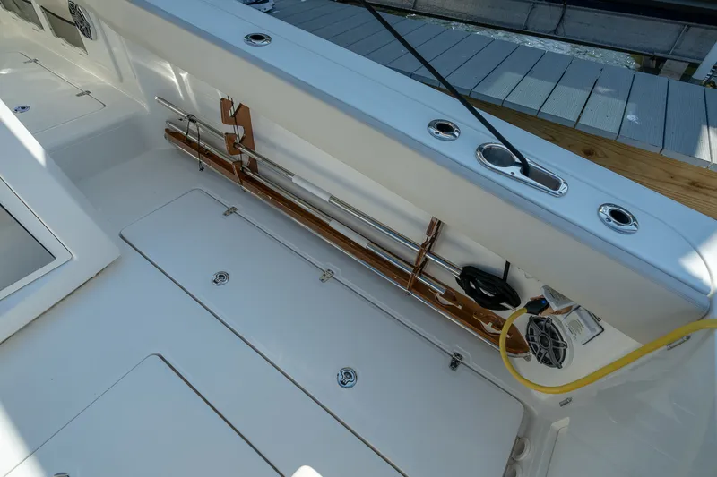 Slide: The Image of Boston Whaler 420 Outrage 2025 - 55