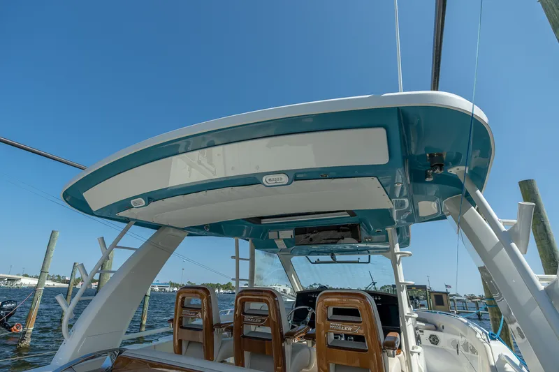 Slide: The Image of Boston Whaler 420 Outrage 2025 - 57