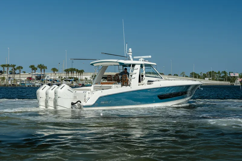 Slide: The Image of Boston Whaler 420 Outrage 2025 - 7