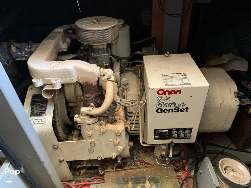 Slide: The Image of Tollycraft 34 Tri-Cabin 1981 - 8995292