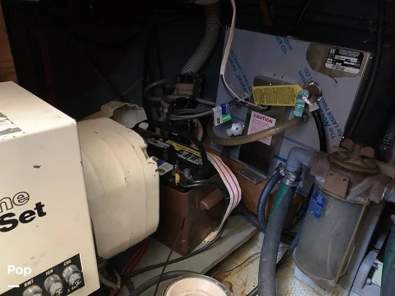 Slide: The Image of Tollycraft 34 Tri-Cabin 1981 - 8995302