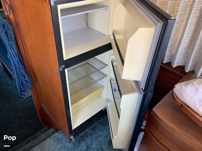 Slide: The Image of Tollycraft 34 Tri-Cabin 1981 - 8995319