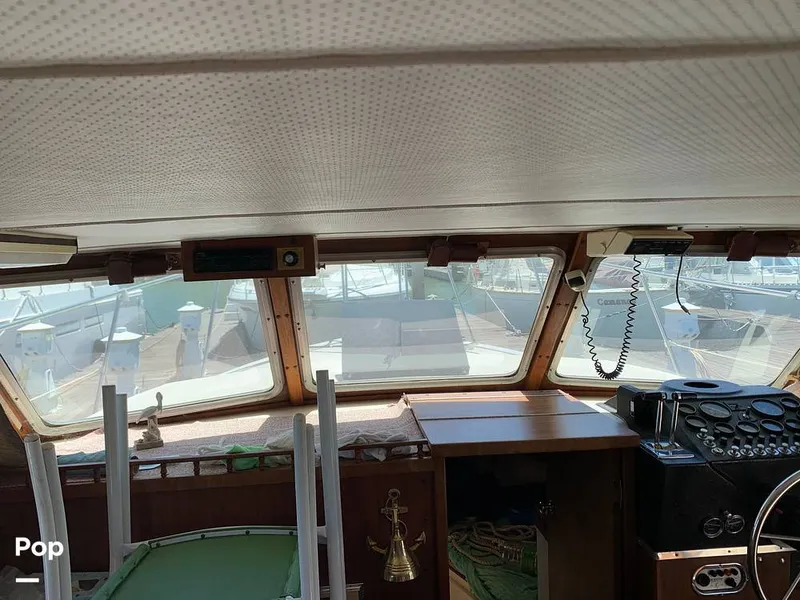 Slide: The Image of Tollycraft 34 Tri-Cabin 1981 - 8995324