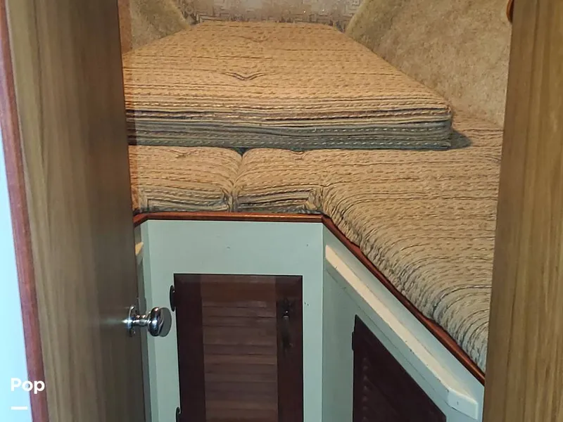 Slide: The Image of Tollycraft 34 Tri-Cabin 1981 - 11570875