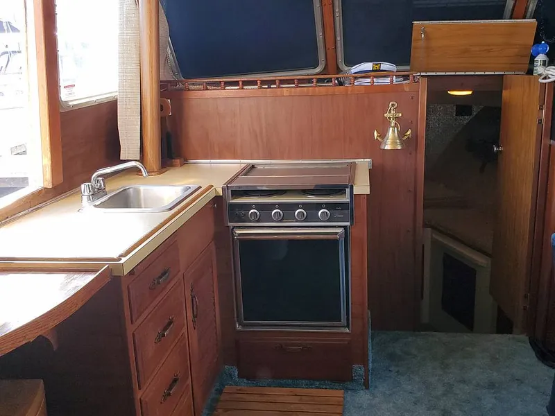 Slide: The Image of Tollycraft 34 Tri-Cabin 1981 - 11650617