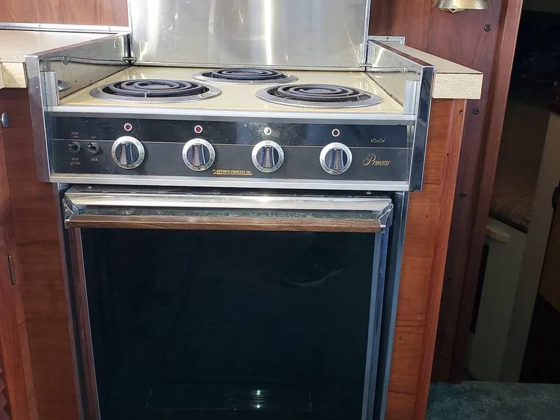 Slide: The Image of Tollycraft 34 Tri-Cabin 1981 - 11650624