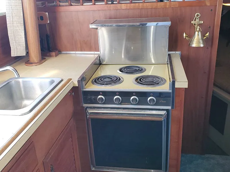 Slide: The Image of Tollycraft 34 Tri-Cabin 1981 - 11650625