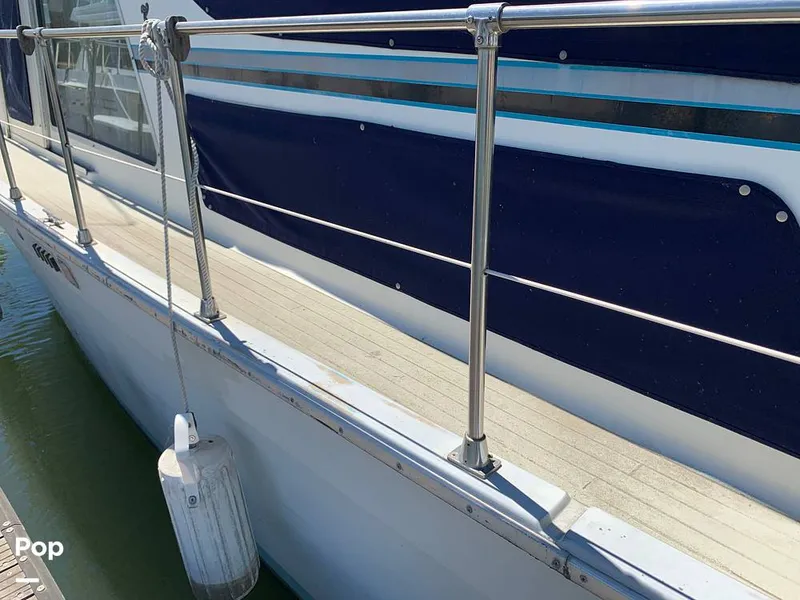 Slide: The Image of Tollycraft 34 Tri-Cabin 1981 - 8976357