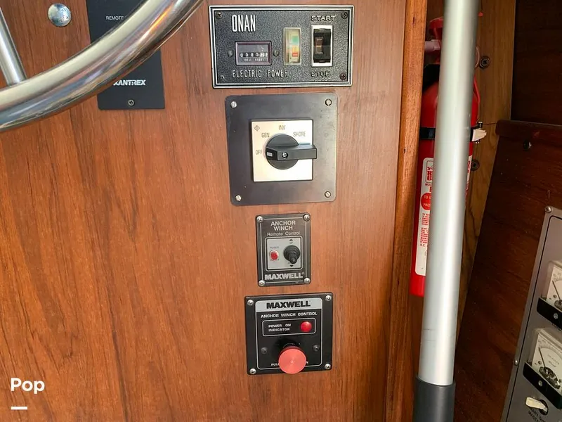 Slide: The Image of Tollycraft 34 Tri-Cabin 1981 - 8995135