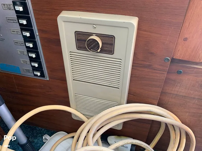 Slide: The Image of Tollycraft 34 Tri-Cabin 1981 - 8995144