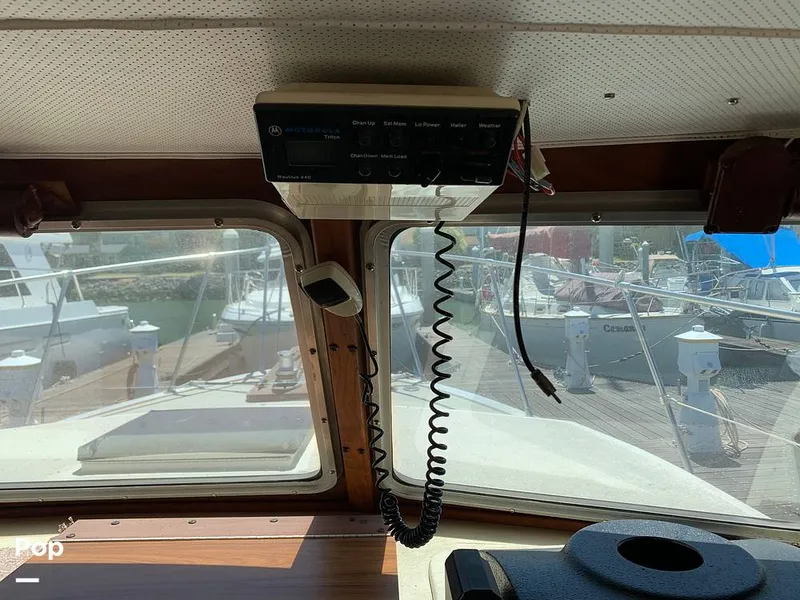 Slide: The Image of Tollycraft 34 Tri-Cabin 1981 - 8995150