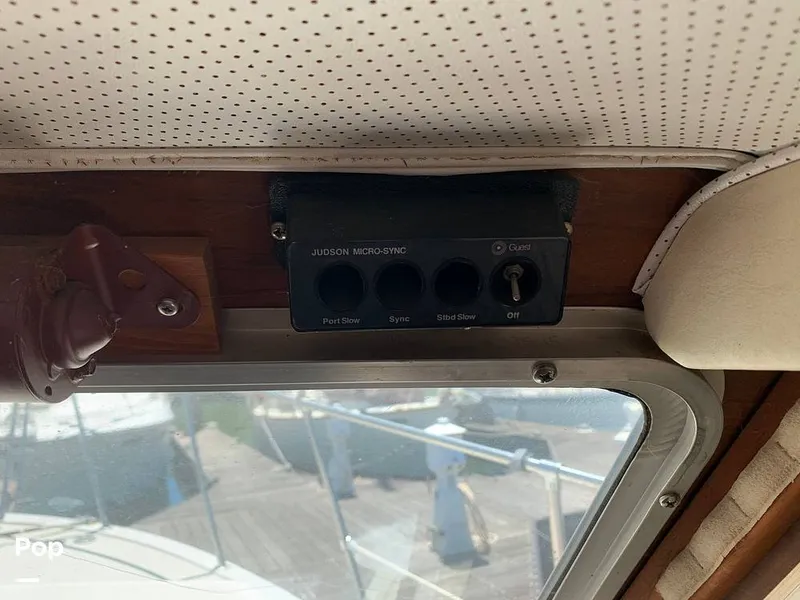 Slide: The Image of Tollycraft 34 Tri-Cabin 1981 - 8995169