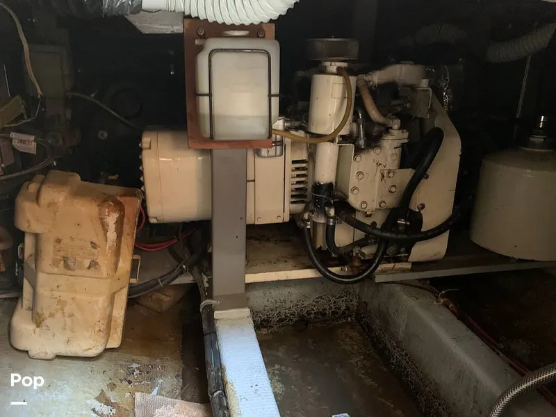 Slide: The Image of Tollycraft 34 Tri-Cabin 1981 - 8995176