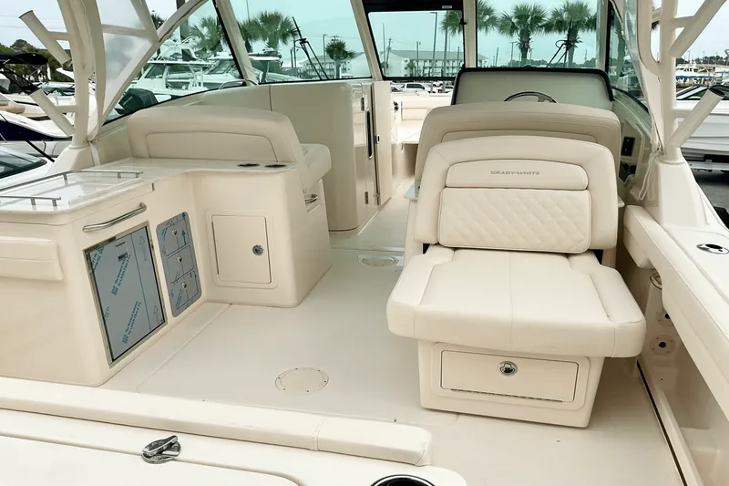 Slide: The Image of Grady-White Freedom 325 2025 - 18