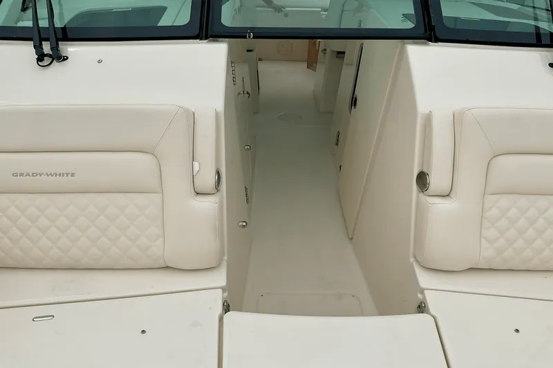 Slide: The Image of Grady-White Freedom 325 2025 - 34