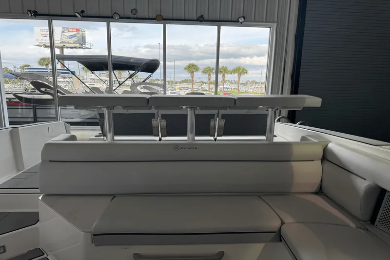 Slide: The Image of Aviara AV32 Outboard 2025 - 10