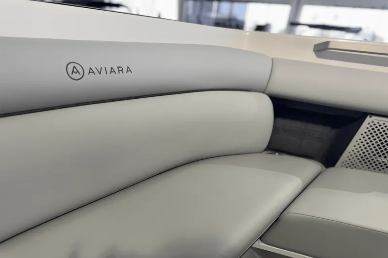 Slide: The Image of Aviara AV32 Outboard 2025 - 14