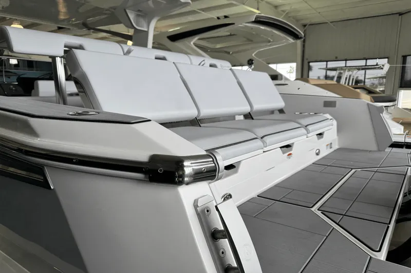 Slide: The Image of Aviara AV32 Outboard 2025 - 15