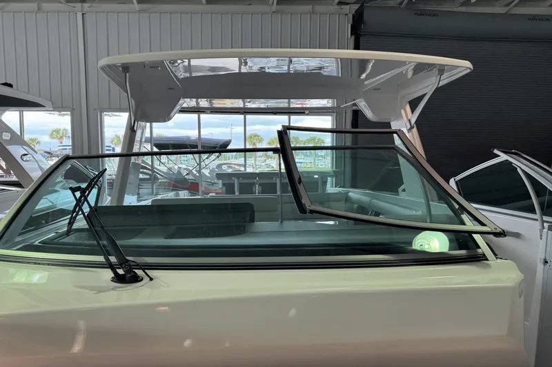 Slide: The Image of Aviara AV32 Outboard 2025 - 3