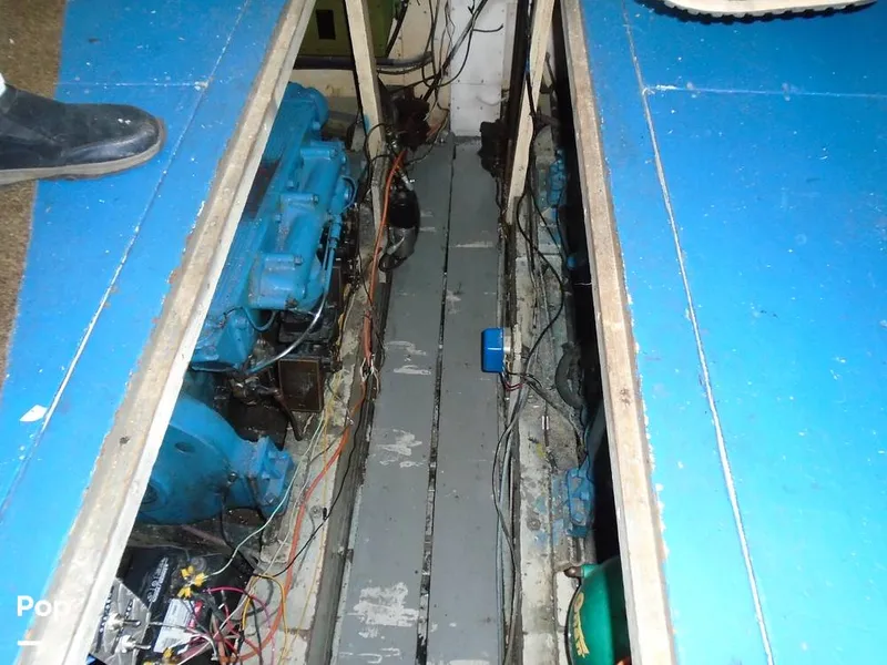 Slide: The Image of Engine Hatch - 8990077