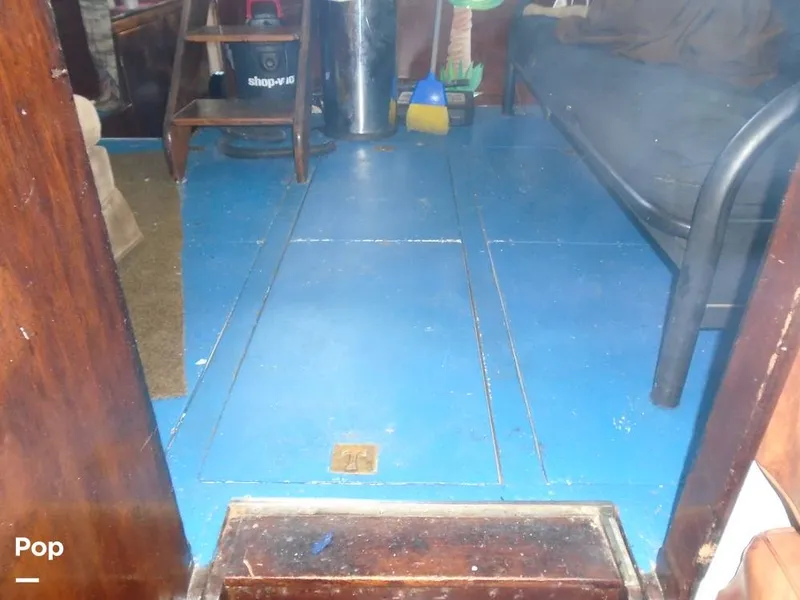 Slide: The Image of Below Deck - 8990112