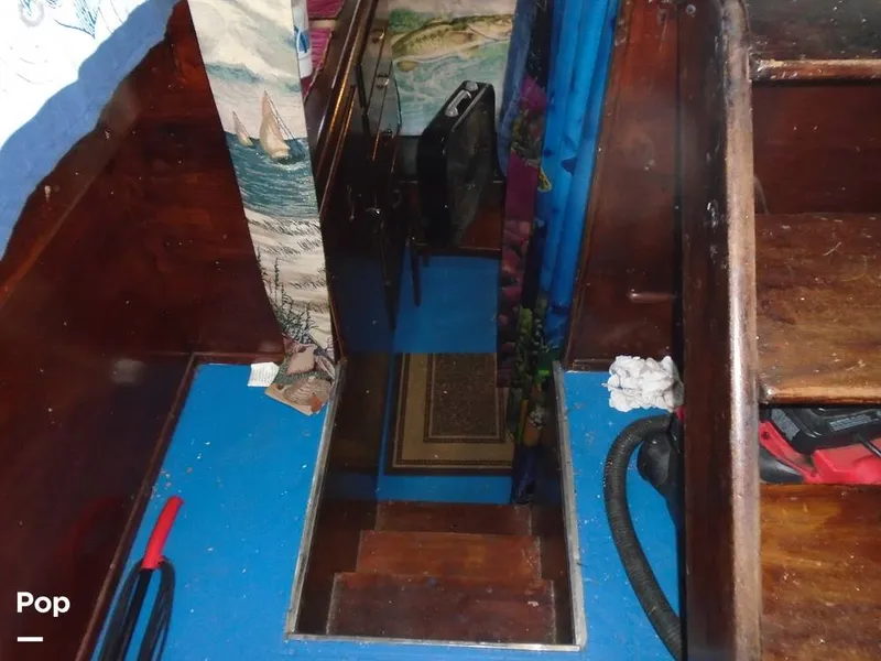 Slide: The Image of Below Deck - 8990117