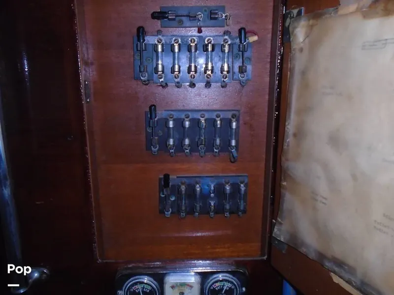 Slide: The Image of Fuse Panel - 8990143