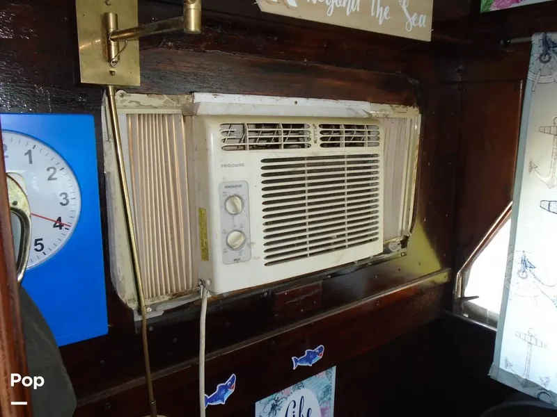 Slide: The Image of Below Deck AC - 8990144