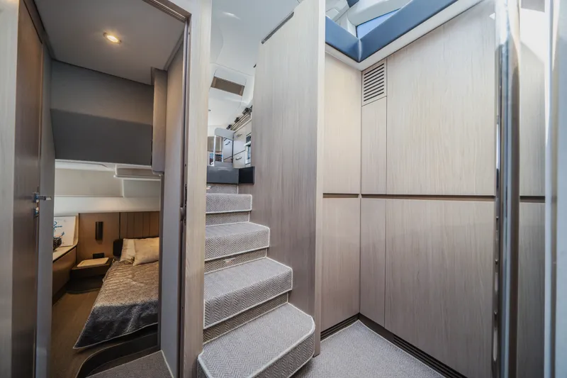 Slide: The Image of Azimut 50 FLY 2022 - 21