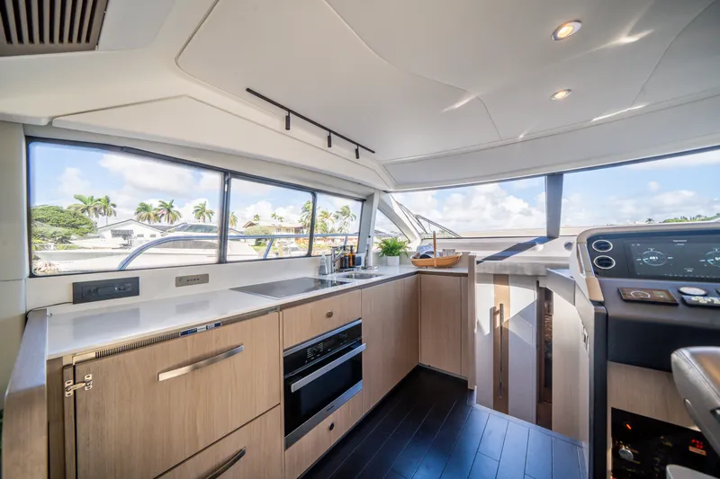 Slide: The Image of Azimut 50 FLY 2022 - 26