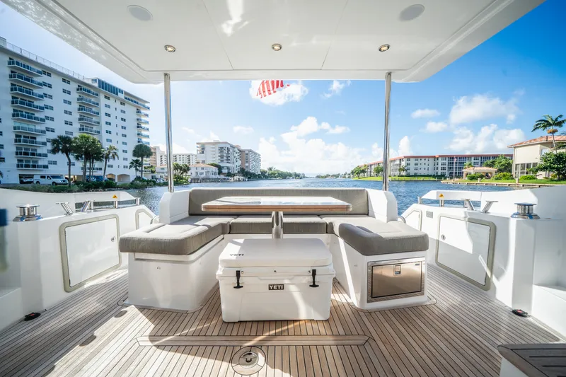 Slide: The Image of Azimut 50 FLY 2022 - 38