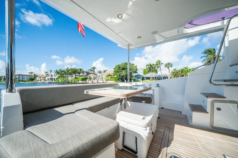 Slide: The Image of Azimut 50 FLY 2022 - 39