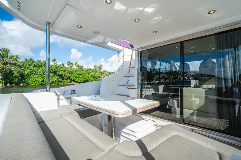 Slide: The Image of Azimut 50 FLY 2022 - 40