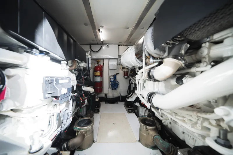 Slide: The Image of Azimut 50 FLY 2022 - 6