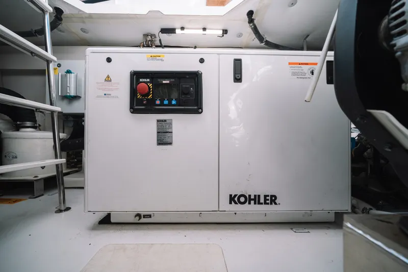 Slide: The Image of Azimut 50 FLY 2022 - 9