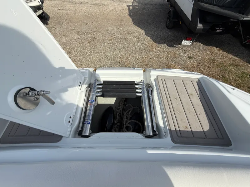 Slide: The Image of Crownline Boats E4 2017 - 23