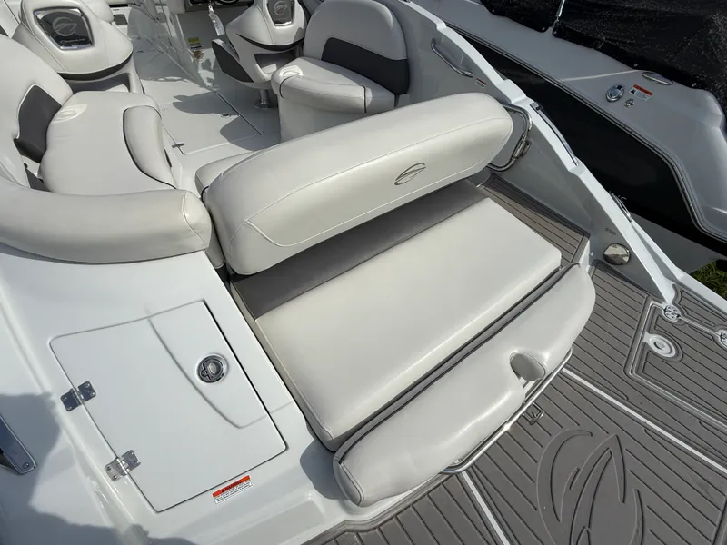 Slide: The Image of Crownline Boats E4 2017 - 32