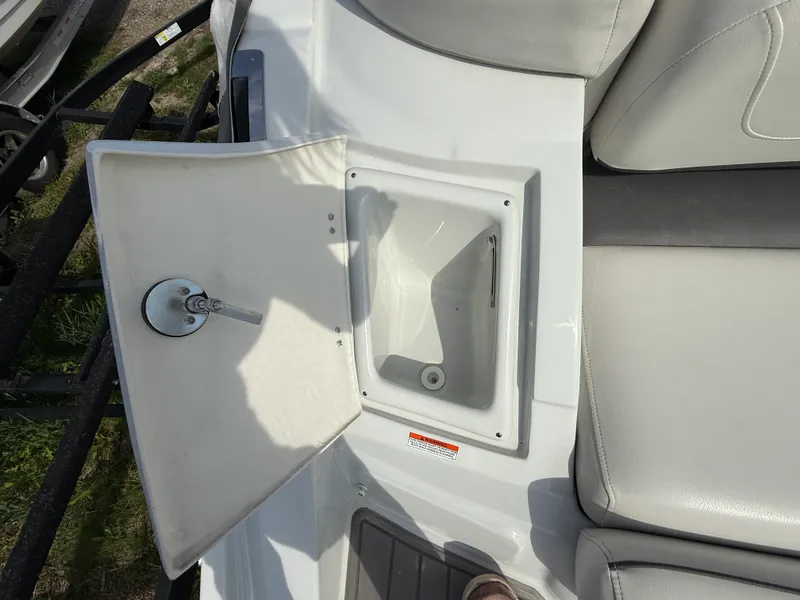 Slide: The Image of Crownline Boats E4 2017 - 33