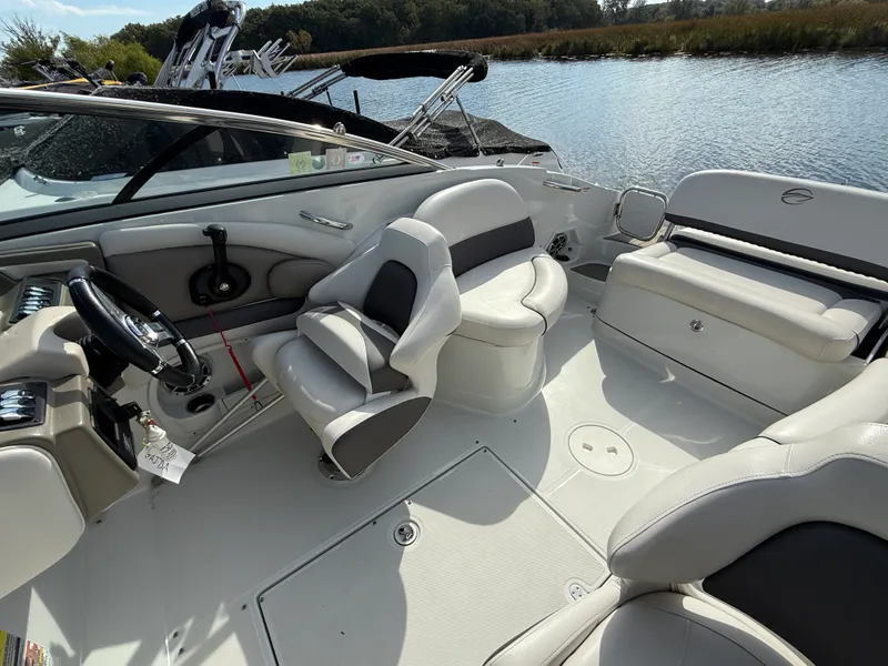 Slide: The Image of Crownline Boats E4 2017 - 7