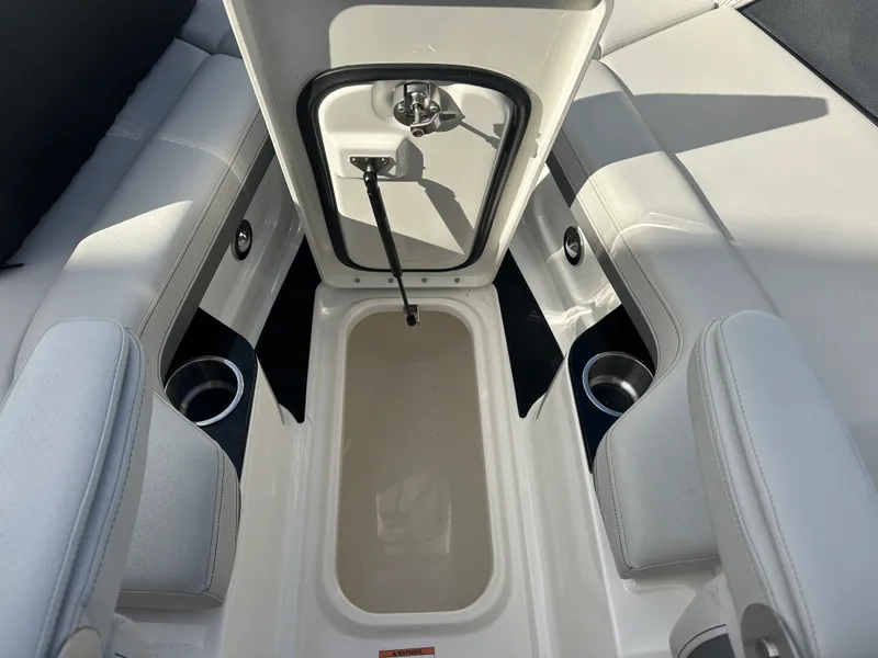 Slide: The Image of Sea Ray 280 SLX OUTBOARD 2024 - 12