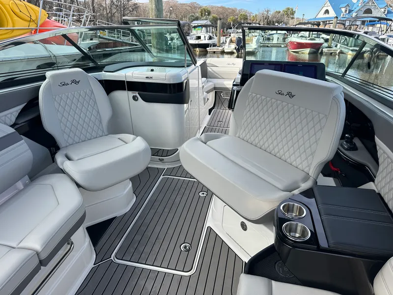 Slide: The Image of Sea Ray 280 SLX OUTBOARD 2024 - 13