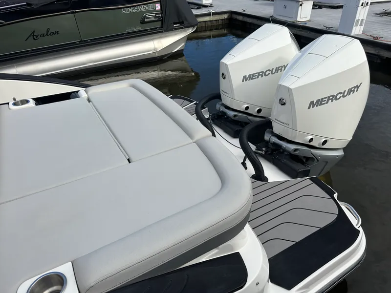 Slide: The Image of Sea Ray 280 SLX OUTBOARD 2024 - 17
