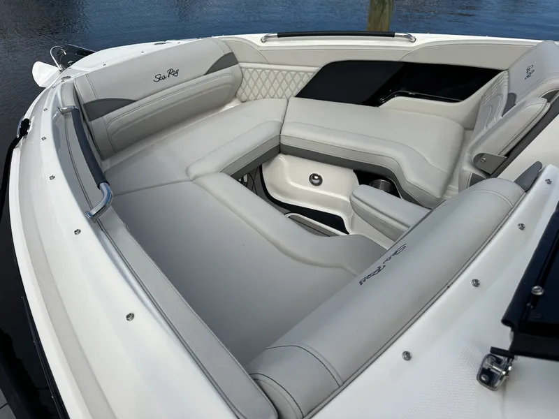 Slide: The Image of Sea Ray 280 SLX OUTBOARD 2024 - 19