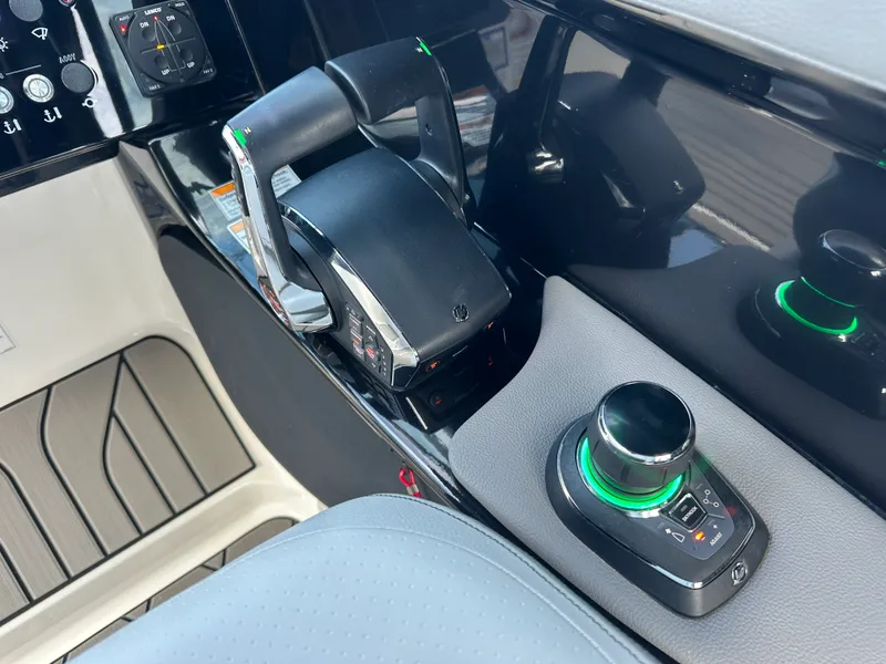 Slide: The Image of Sea Ray 280 SLX OUTBOARD 2024 - 20