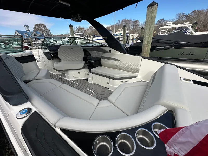 Slide: The Image of Sea Ray 280 SLX OUTBOARD 2024 - 4