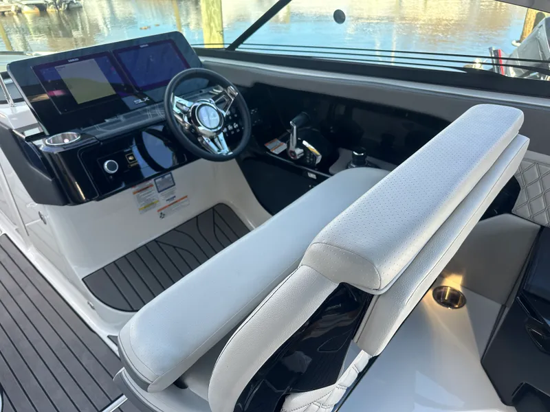 Slide: The Image of Sea Ray 280 SLX OUTBOARD 2024 - 6