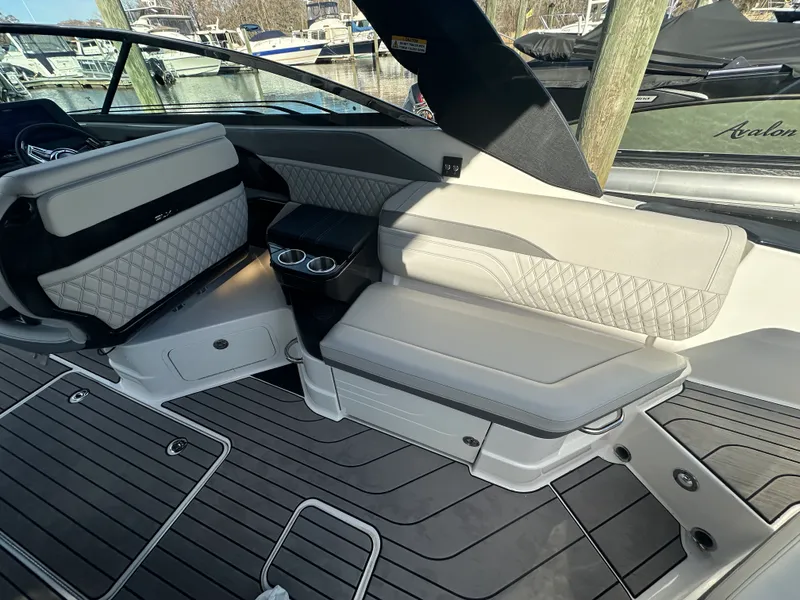 Slide: The Image of Sea Ray 280 SLX OUTBOARD 2024 - 9